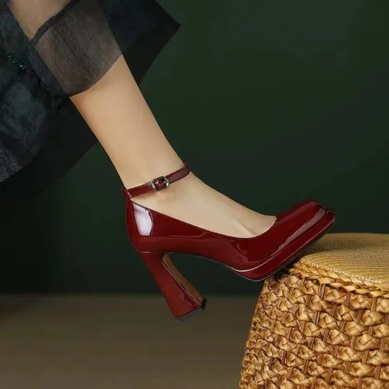 Scarpe con tacco alto alla mod - Leather Classic Strap recensione e prezzo